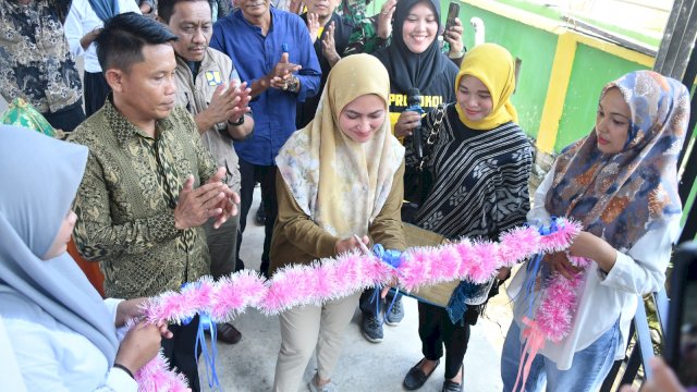 Bupati Lutra Resmikan Dermaga Desa Pongko